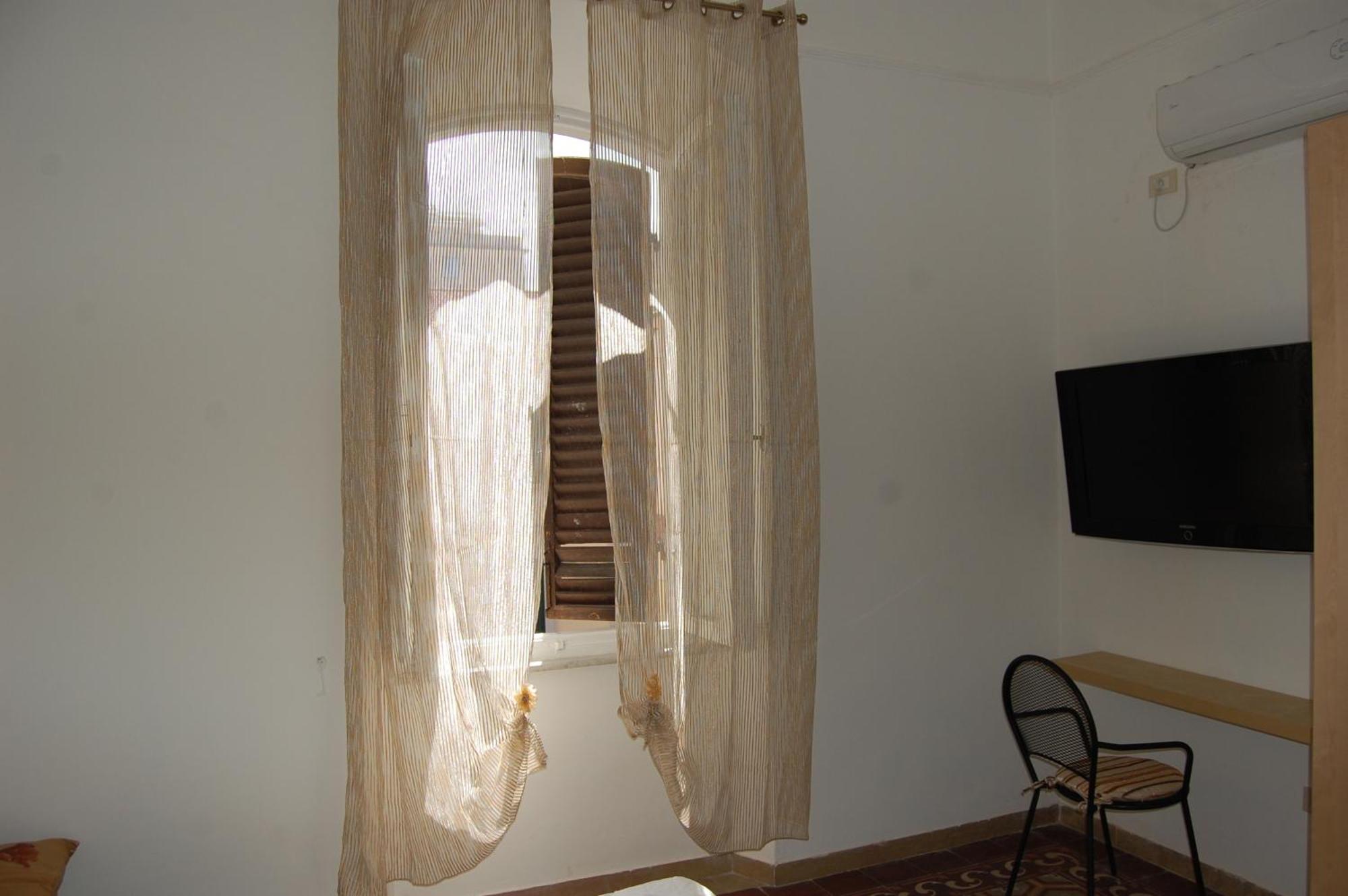 Bed and Breakfast Arena Alfieri Livorno Habitación foto